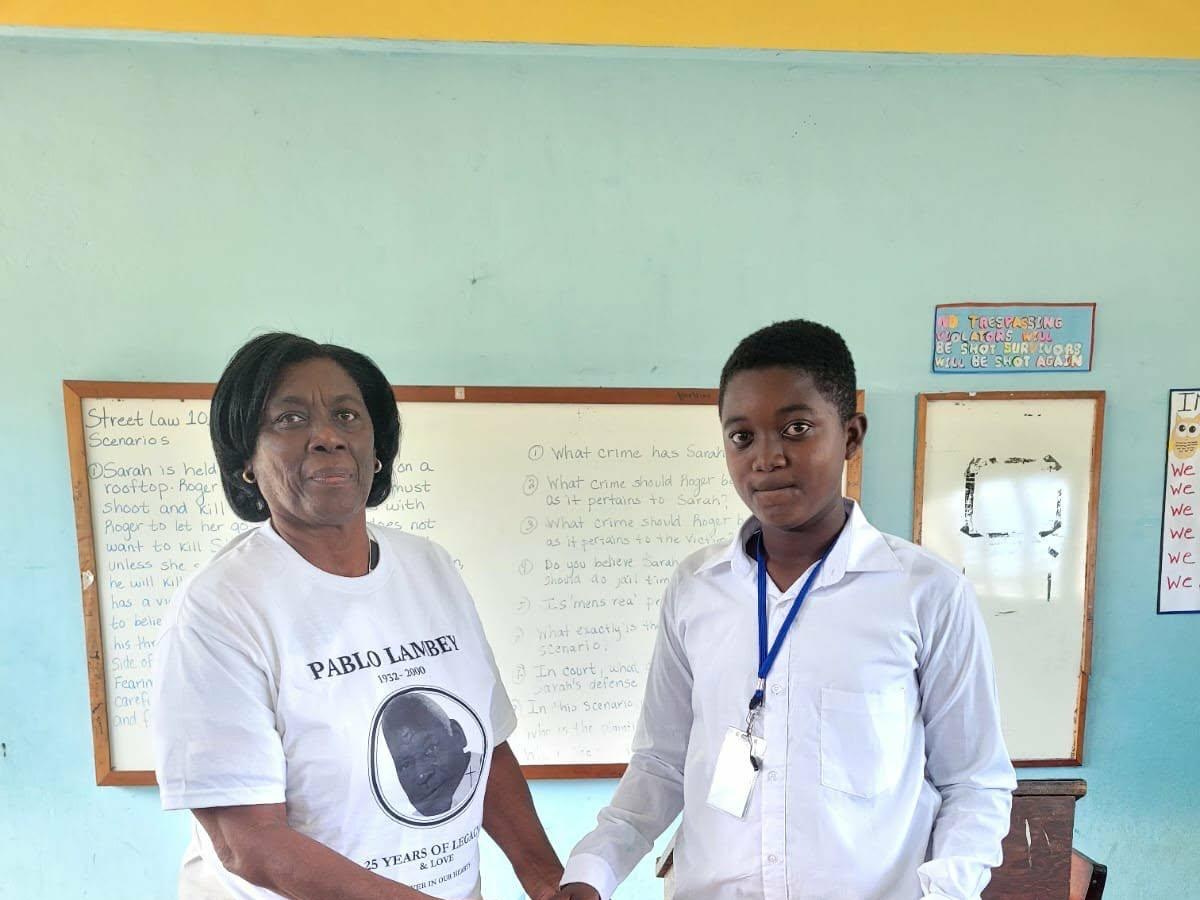 A Pablo Lambey Foundation mentor with a student in the classroom